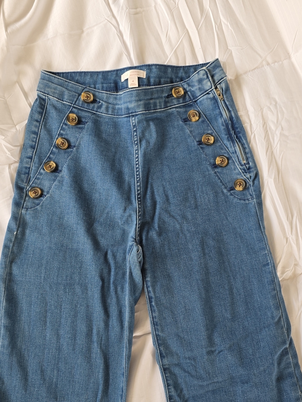Cropped Lauren Conrad Size 4 High-Rise Blue Women’s Button-Accent Jeans